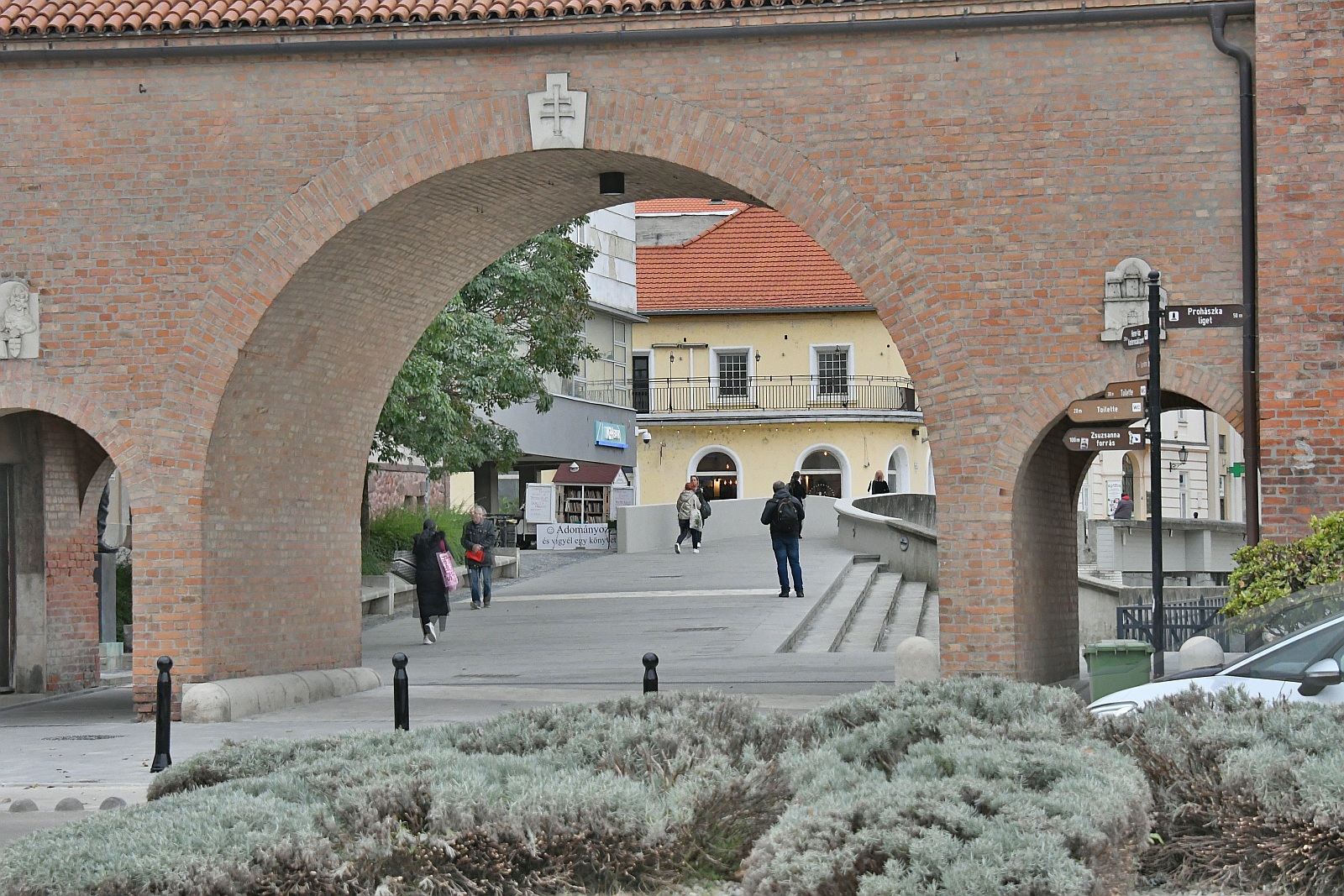 Elkészült a Koronázó tér új burkolata